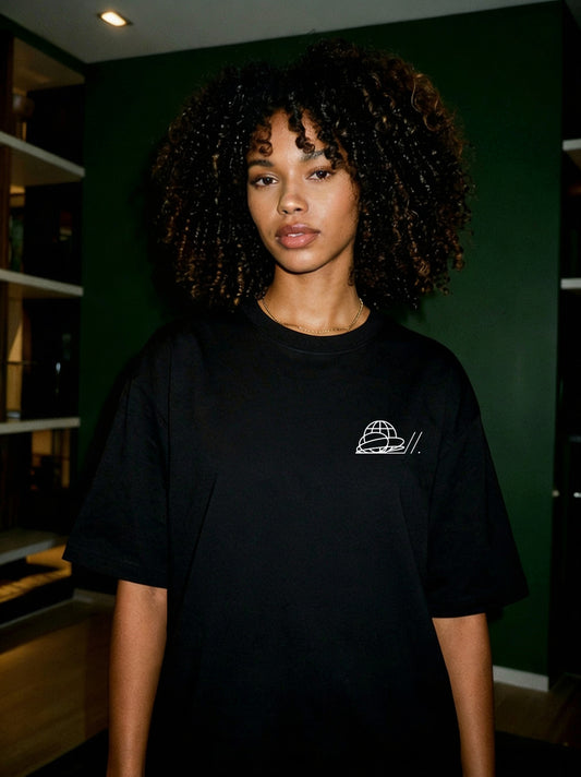 BLACK // DISTRIBUTION T-SHIRT.