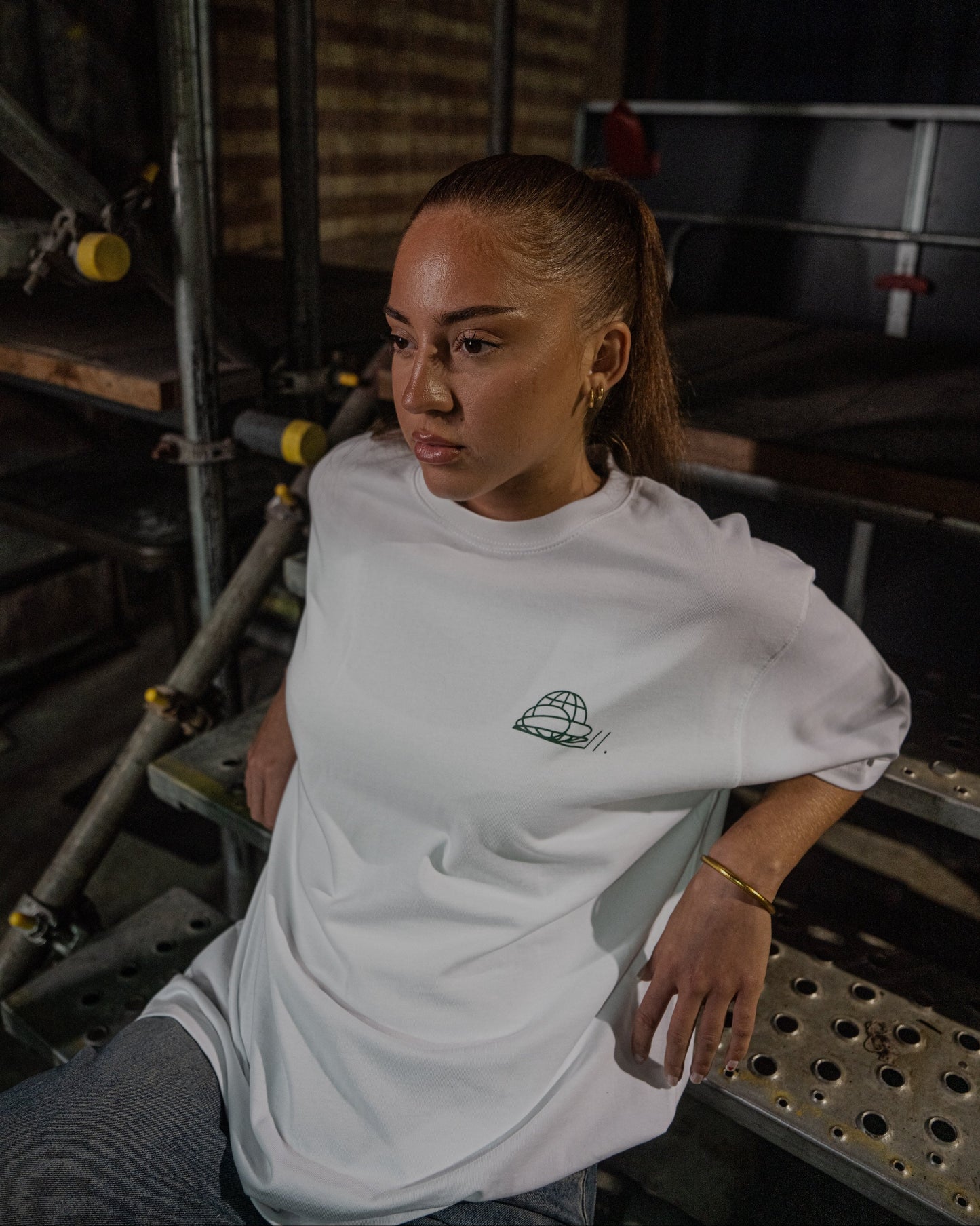 WHITE // DISTRIBUTION T-SHIRT.